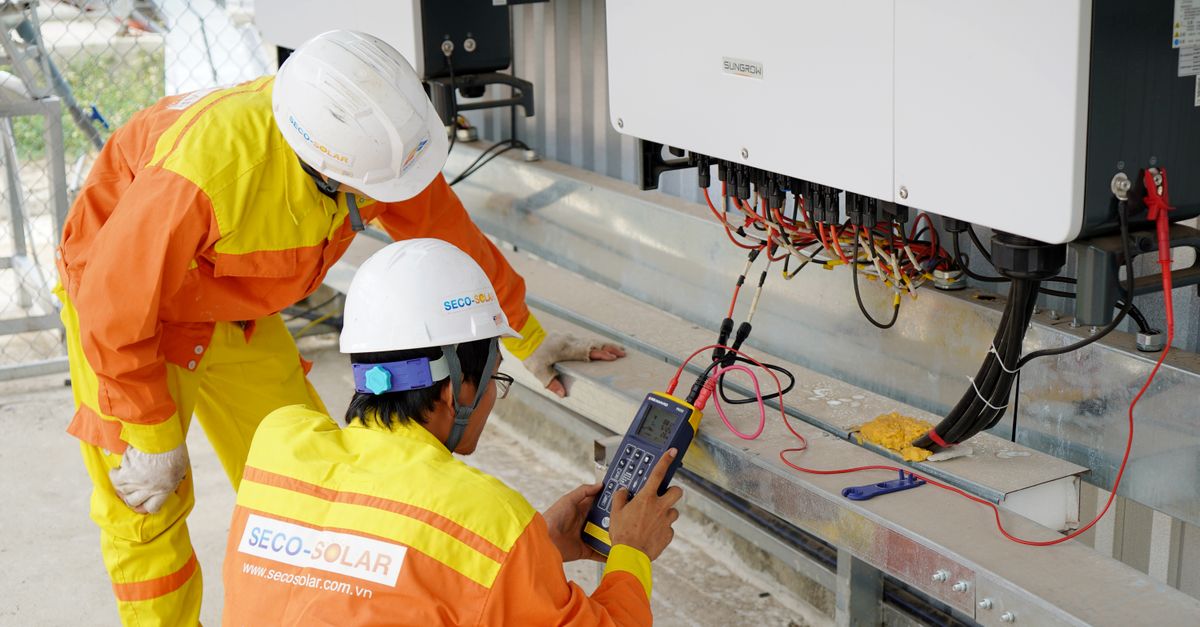 Tủ điện và inverter được đấu nối gọn gàng, thuận tiện cho kiểm tra và bảo trì định kỳ.